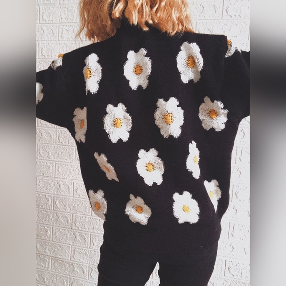 Contrasting Raised Retro Daisy Flower Pullover Long Sleeve Knit Sweater Shirt - Picture 2 of 7